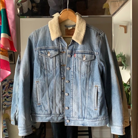Levi’s Faux Shearling Denim Trucker Jacket - Picture 2 of 5